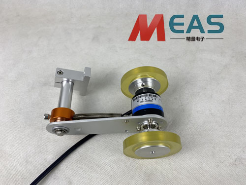 拉繩位移編碼器將采集到的位移信號(hào)反饋給應(yīng)用系統(tǒng)