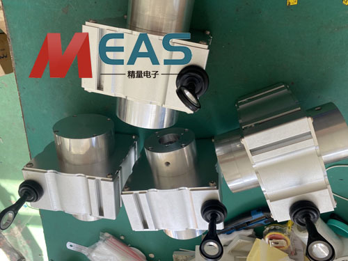 拉繩位移編碼器對電阻板初始線性進行修刻提高精度