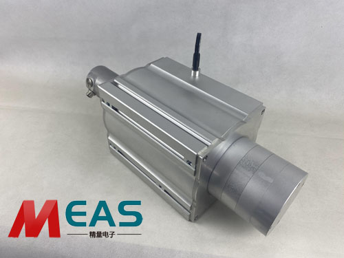 拉線位移編碼器持續(xù)精準地輸出數(shù)據(jù)