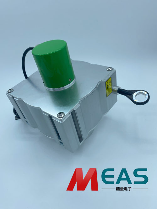 ����λ�ƾ��a��ݔ����̖�����ڿ���ϵ�y(t��ng)֮�g